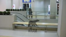 Скамейка из нержавеющей стали с сосновыми ламелями